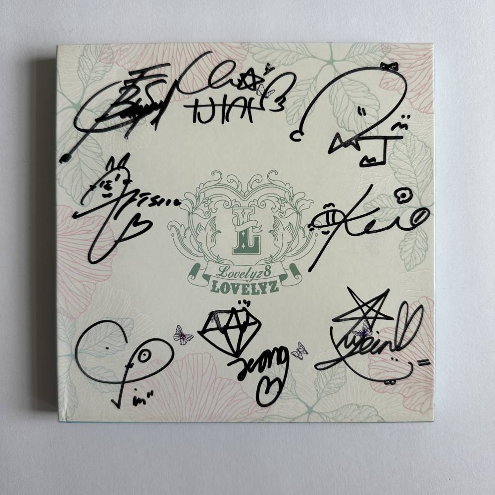 LOVELYZ SIGNED 1ST MINI ALBUM 'LOVELYZ8'
